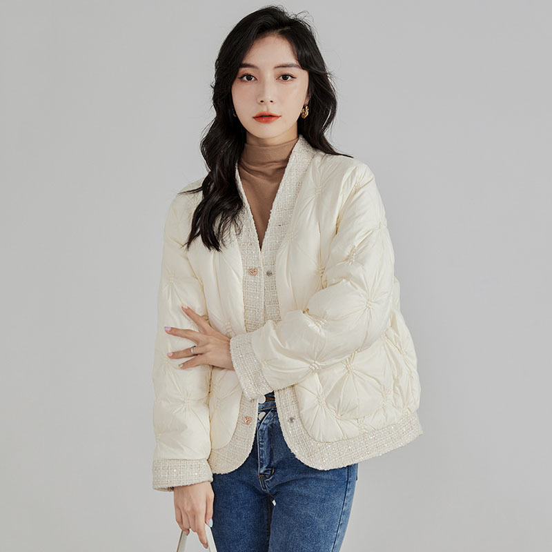 Winter Clothing Trends - Осенне-зимний пуховик с v-образным вырезом в