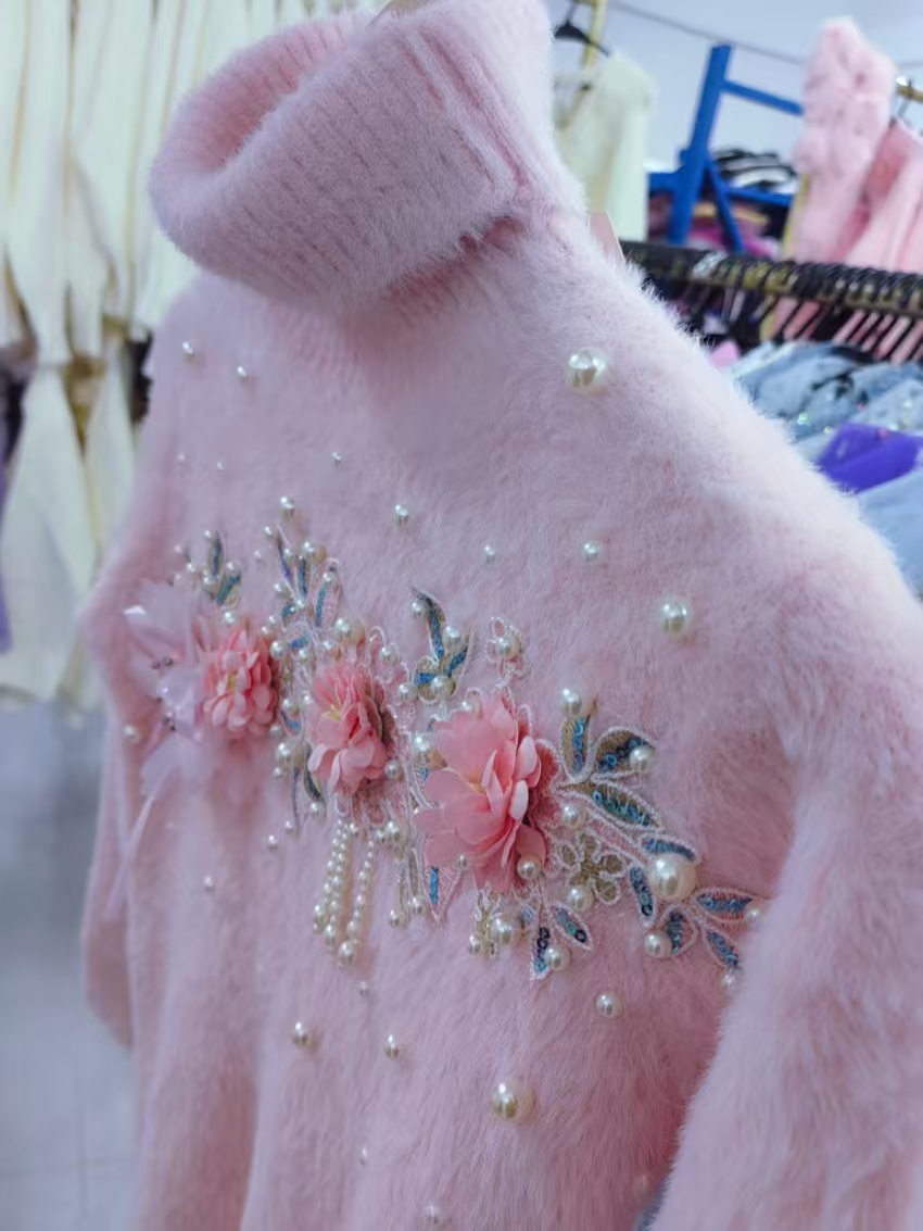 Розовый свитер с высоким ворот – обзор и цена Winter Clothing Photo